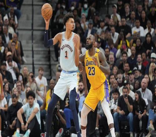 詹姆斯和文班亚马双双进入伤病名单,或将缺席湖人对阵马刺的比赛