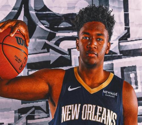 杨瀚森的进阶参照,同届最强中锋奎因目前是什么水平