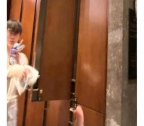 難怪T1要發(fā)公告保護選手疑似是有網(wǎng)友更衣室偷拍Faker“果照”