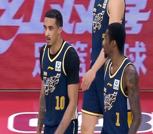 恭喜广东队!CBA暴力双能卫确认加盟,杜锋后卫线直接起飞了!