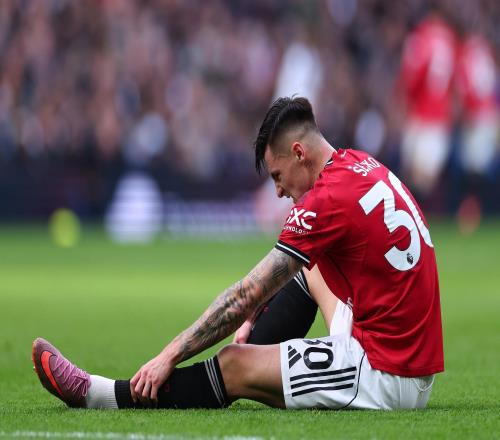 天空体育:谢什科没有重伤,预计最多缺席一个月