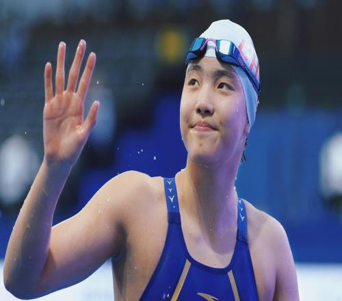 再破PB奪冠！中國遊泳13歲天才少女引領青春風暴：追趕葉詩文