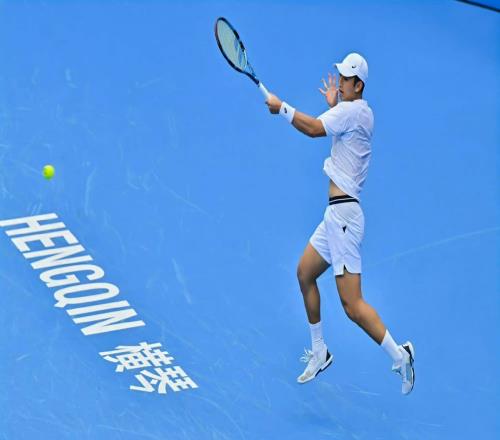 小商僅丟四局進(jìn)八強(qiáng)，下輪與小布對(duì)決成焦點(diǎn)大戰(zhàn)，張之臻驚險(xiǎn)晉級(jí)