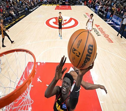 攻防两端都被火箭完爆了!老鹰对于内线新星的信任度有些太高了