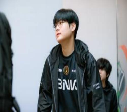 VicLa：输掉本可赢下的比赛很遗憾，先锋赛学到了很多