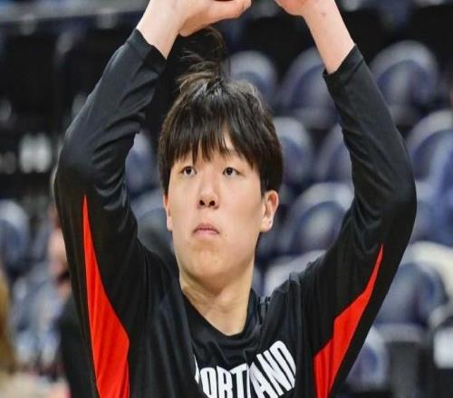 开拓者高层:不理解中国社媒指责杨瀚森,夏普也花很久才明白该做什么