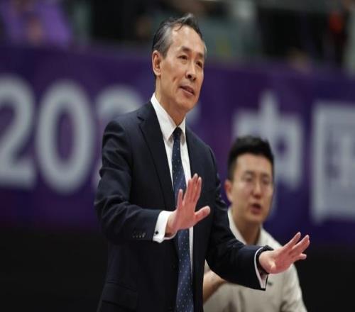 正式确定!CBA争议外援签约北京首钢,许利民出其不意,冲击冠军