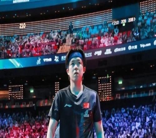 王楚钦逆转晋级乒乓球世界杯8强