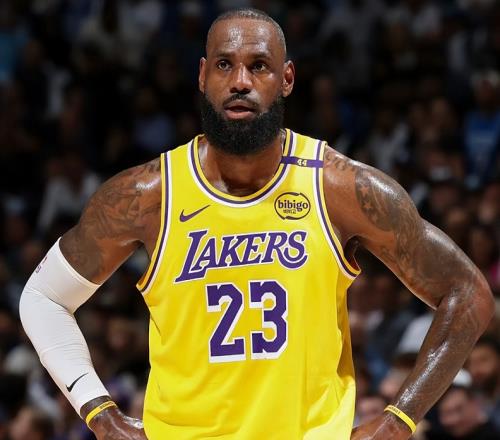 NBA神級紀錄誕生，庫里聯(lián)盟第1！湖勇大戰(zhàn)首發(fā)出爐，老詹傷情更新
