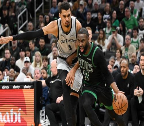 15胜1负,14胜3负,都拦不住了!本赛季最有冠军相的两支球队诞生