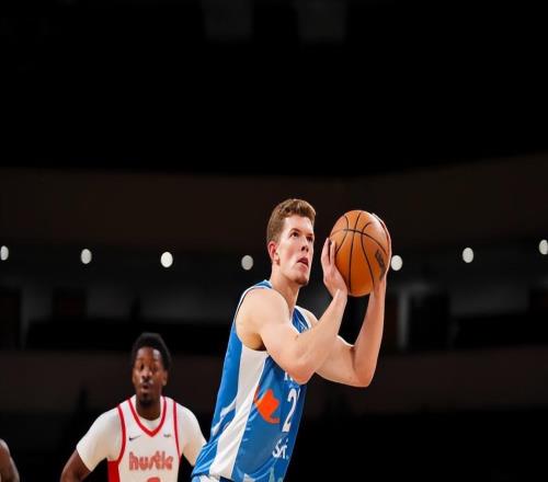 在發(fā)展聯(lián)盟都表現(xiàn)平平，馬刺鋒線新星想要守住雙向合同并不容易