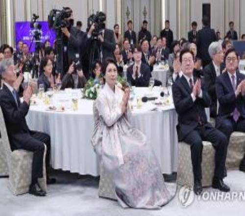 真正的社交名流來了！Faker授勛儀式與韓國各大高官同坐一桌