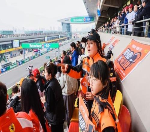 “妈妈是91视频H文心中的超人！”F1决赛日20余位城市骑士受邀观赛