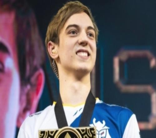 G2官方祝Caps生日快乐:uu们一起祝EU唯一真神生日快乐吧