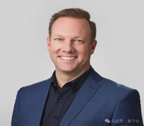 OpenAI挖來了個F1級別車手搞公關
