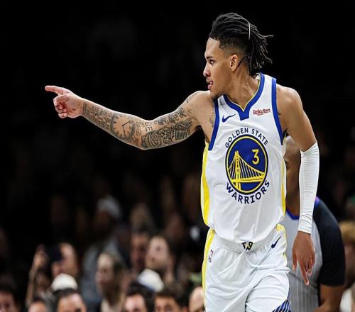 簡(jiǎn)直是能攻善守！勇士后場(chǎng)新秀絕對(duì)配得上更多的出場(chǎng)時(shí)間