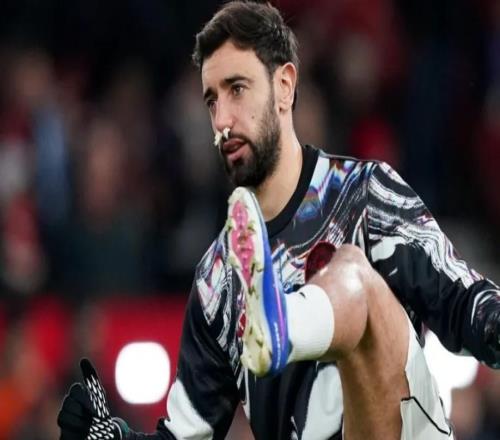 賽前被隊友暴擊，熱身時B費被利馬的一腳傳球砸到流鼻血