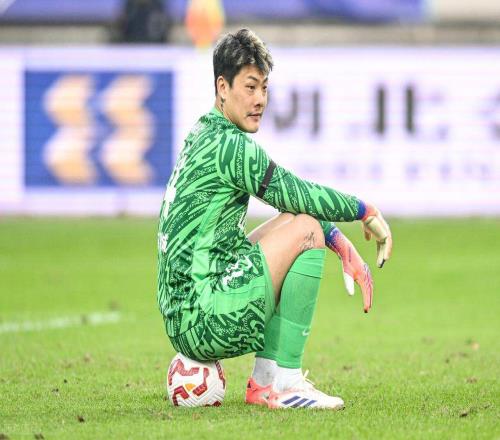 王大雷无缘中超最佳门将候选名单,球迷为他鸣不平,引发热议