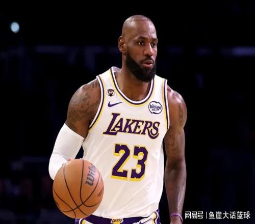 NBA最新排名出爐！湖人逃過(guò)一劫，東部第二大爆冷，裁判坑苦76人