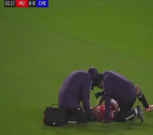 卡里克观战青训比赛，奥比马丁、U21队长阿尔乔弗里先后受伤