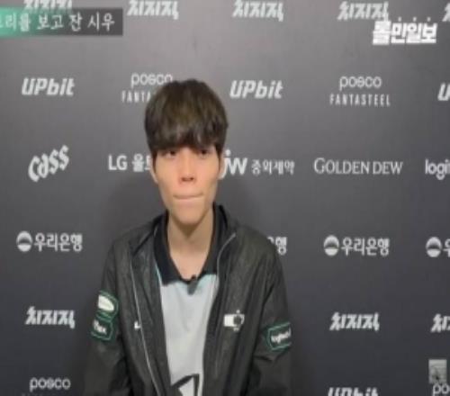 Siwoo：睡前看了大概一小時cvMax故事影片想著監督有這樣經曆啊