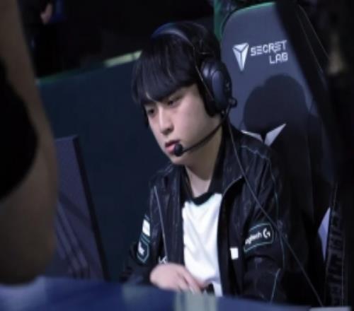 ShowMaker：只想着活就会把压力转移给队友，需要承担风险的操作