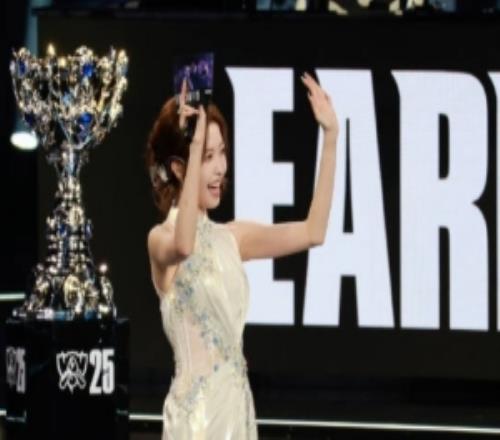 希然分享S15世界赛VLOG:S15多的是你不知道的事幸福与压力并行