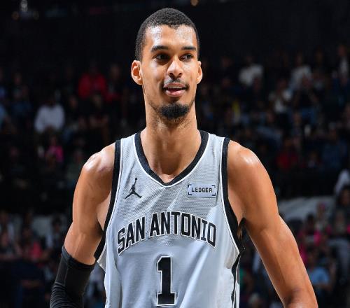 核心PK！文班29+8+4帽完胜杜兰特23分最多领先30分吊打火箭