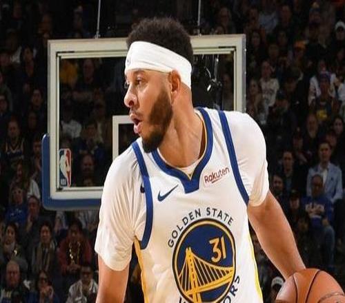 小库里谈首秀:球馆氛围非常好但上来就打卫冕冠军还是有些艰难