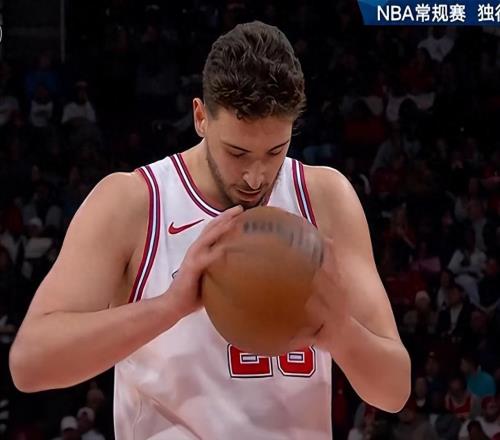 火箭险胜独行侠,赛后球员评分,5人高分,杜兰特及格,申京低分