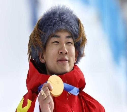 同一片山穀,中國冬奧兩代人的金牌之路交錯匯向巔峰