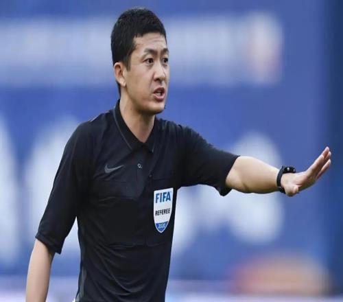 中超争议判罚!张雷又抢镜,杨一鸣染红,博主:不是故事就是事故