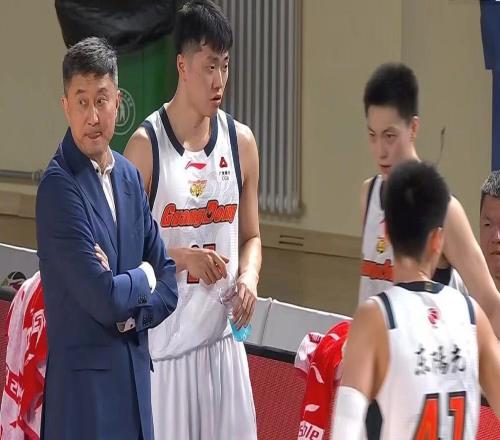 18分大逆转!广东男篮2分惜败新疆,胡明轩失绝杀萨林杰正负值24