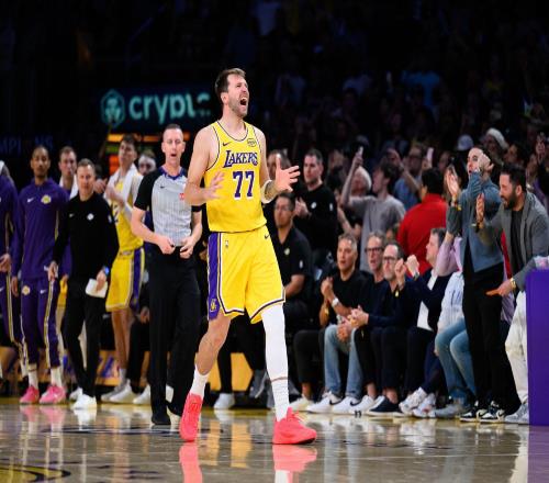 近5战场均38+9+8!东契奇的MVP对手只剩1人,詹姆斯的第5冠有戏了