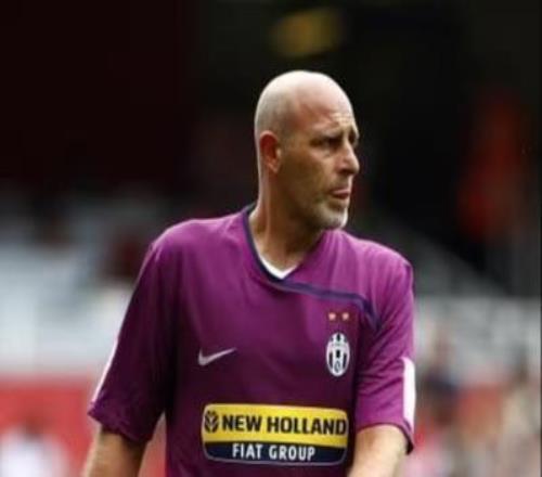 以当布冯替补为荣的门将,在尤文图斯离奇受伤,在罗马爱而不得