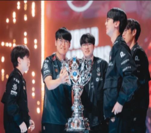 T1相关人员:队伍跟Gumayusi沟通了很多,但最终他还是决定踏上新的挑战