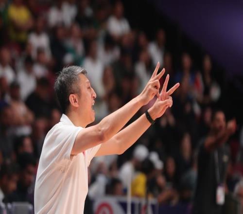 走马换将为一雪前耻!中国男篮开启世预赛备战,21人名单有讲究