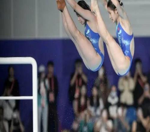 陈芋汐掌敏洁获得十五运会跳水女子双人10米台金牌,全红婵王伟莹获得第五名