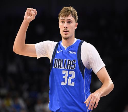 西部排名又乱了：独行侠创NBA奇迹，湖人收大礼，5队排名互换