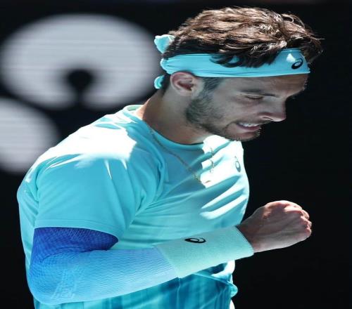 穆塞蒂全八强难耐德约，辛纳速胜同胞会师球王