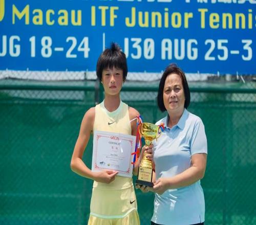 7胜0负不败！中国女网又一14岁新星崛起：郑钦文王欣瑜后继有人