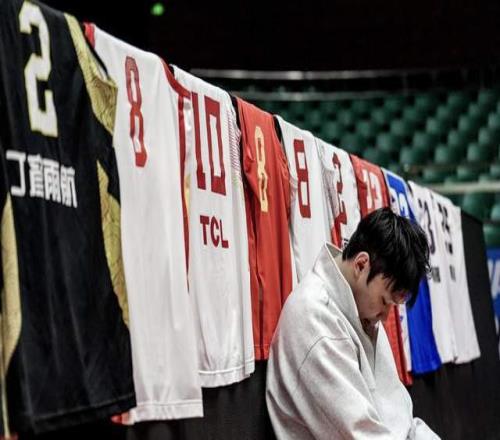 丁彦雨航:如果腿没事我想打到45岁,坚持这么久本不想遗憾退役