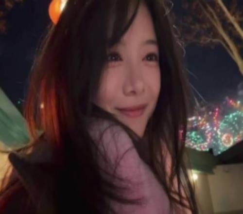 駱歆：新年快樂分享給你們我今天在迪士尼看的跨年煙花秀