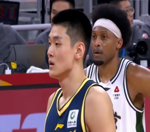 给力!18岁小将王洪泽用1场比赛,敲开了男篮的大门