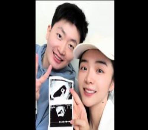 甜蜜！餘霜分享懷孕記錄視頻：管澤元每天下廚+給寶寶讀睡前故事