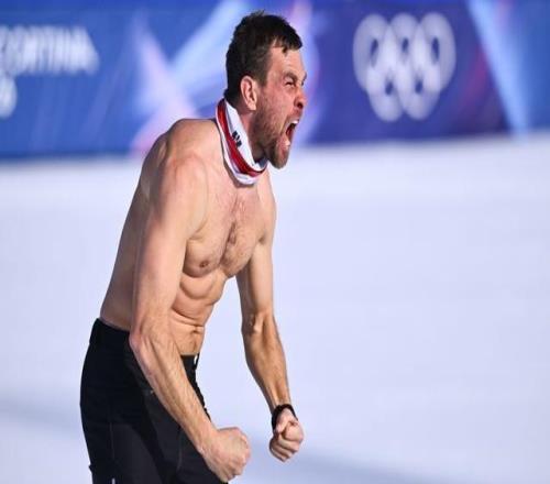 這條雪道上，冬奧英雄出“老年”