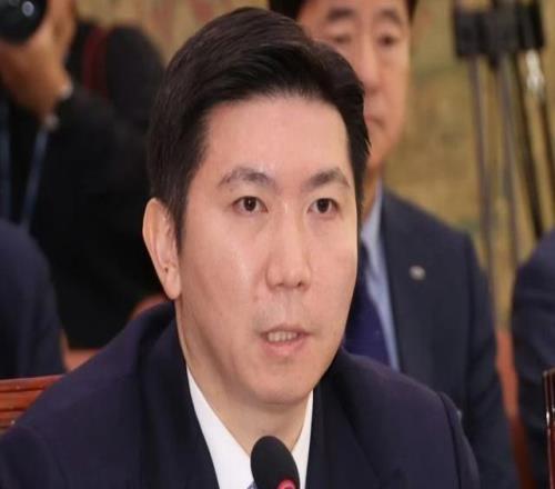 柳承敏否认受贿:若属实,我将承担责任并辞去体育会长职务