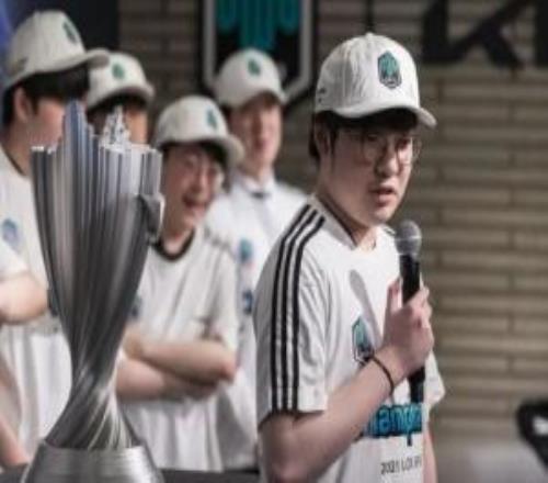 BeryL：从未向他人系统学习过对线细节，比起数据更依赖直觉判断