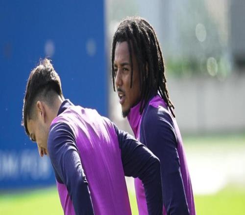 世体:德比输球后巴萨多名球员主动加练,莱万有望下轮复出