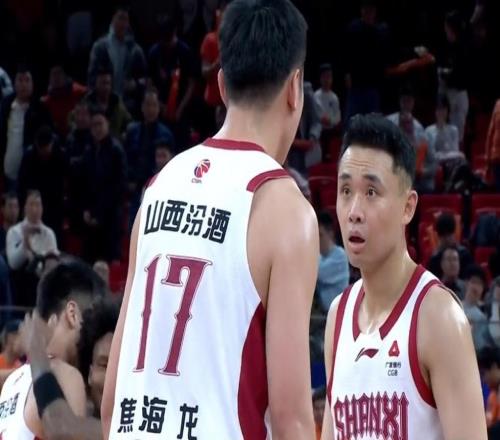 山西男籃末節全隊僅得8分，潘江就是不叫暫停，盧偉幫叫了一個